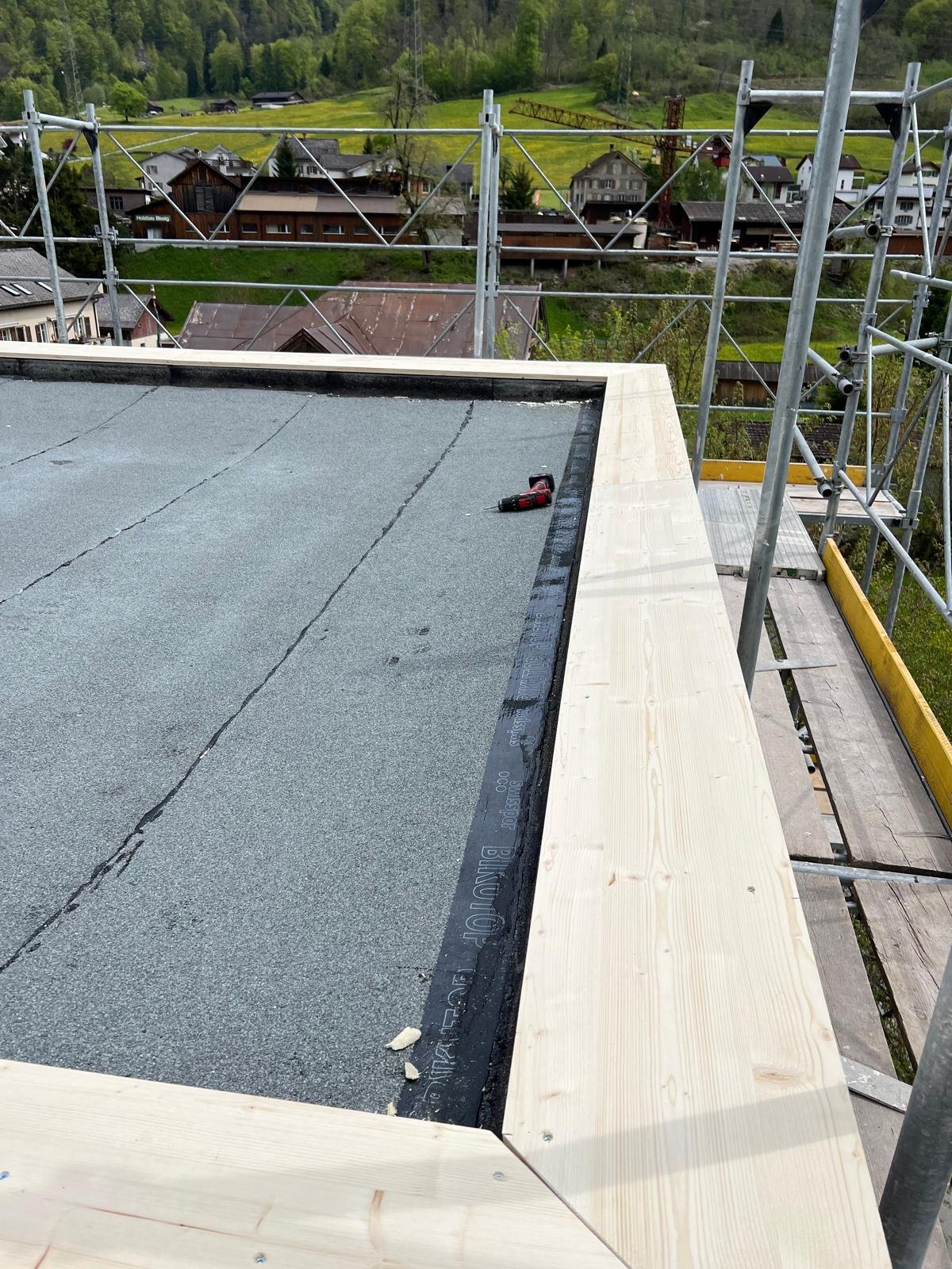 Dachrand mit Holzausbildung